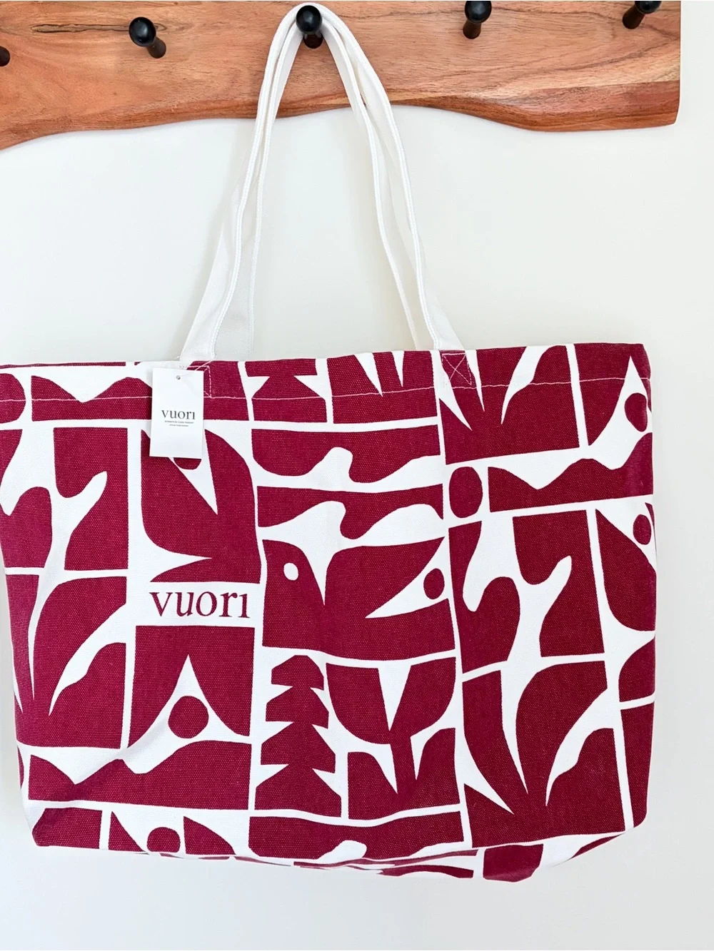 Vuori NWT Limited Edition Holiday 2025 Strawberry Canvas Tote w/ Cosmetics Case
